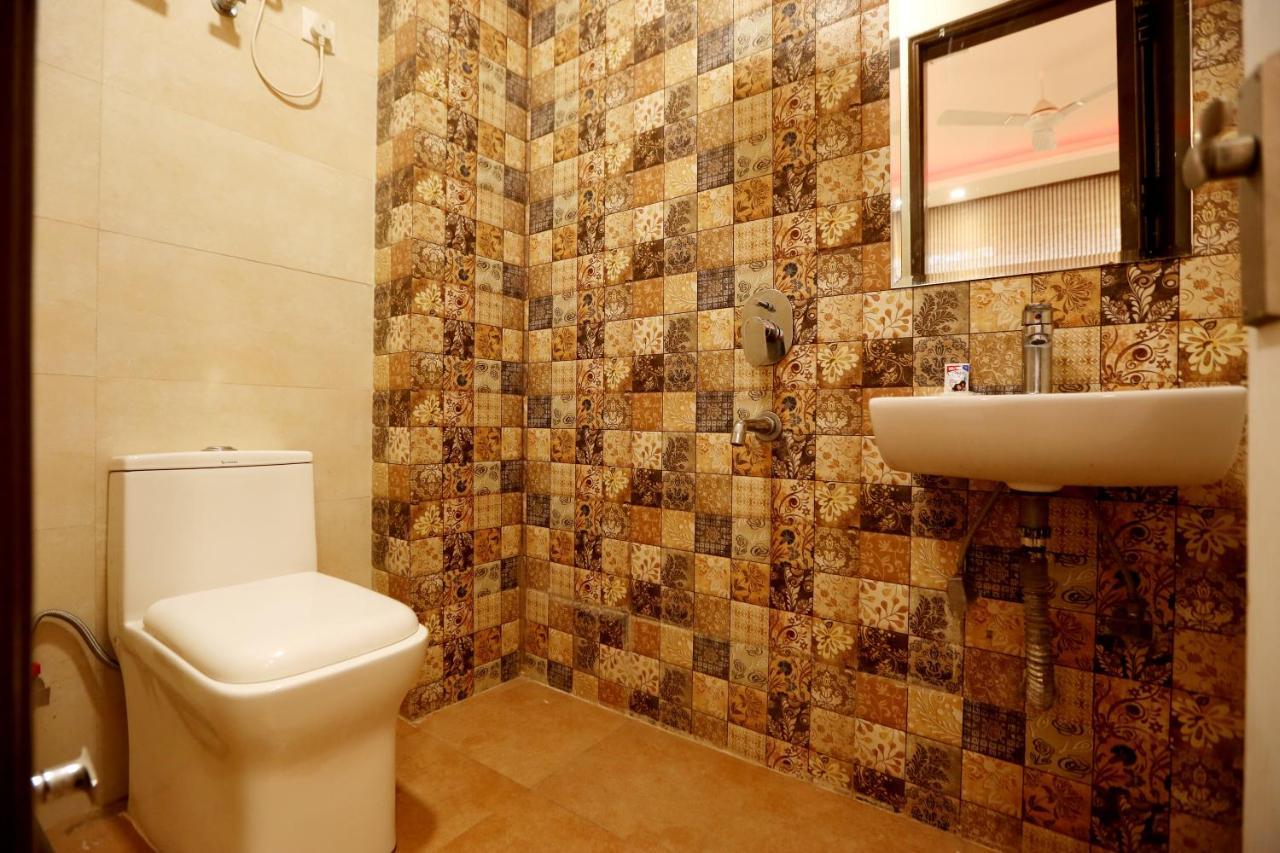 Hotel Ark Wood At Airport Nuova Delhi Esterno foto