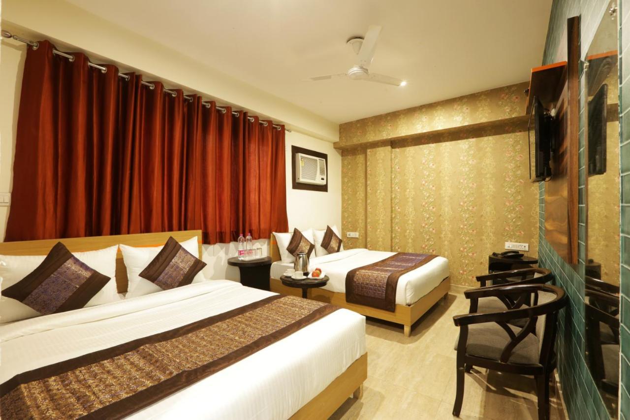 Hotel Ark Wood At Airport Nuova Delhi Esterno foto