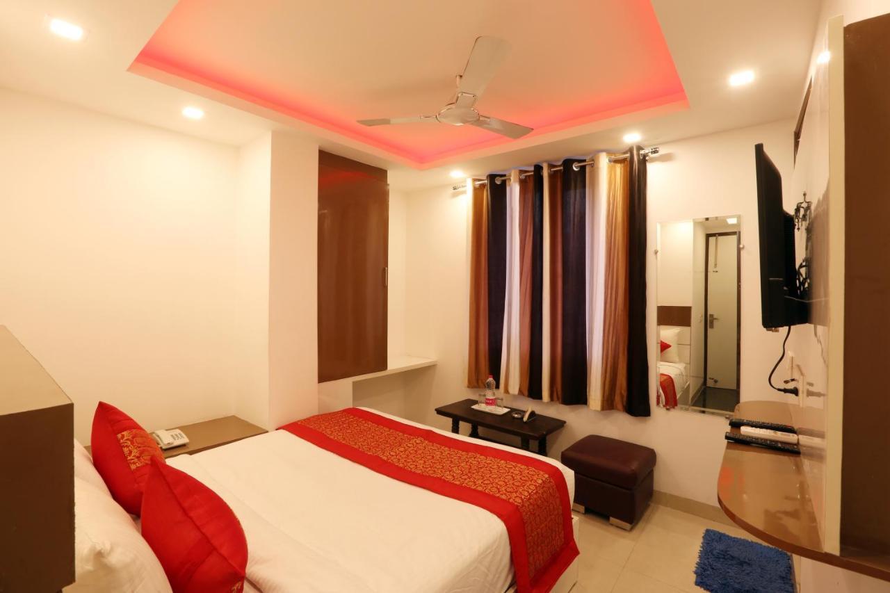 Hotel Ark Wood At Airport Nuova Delhi Esterno foto