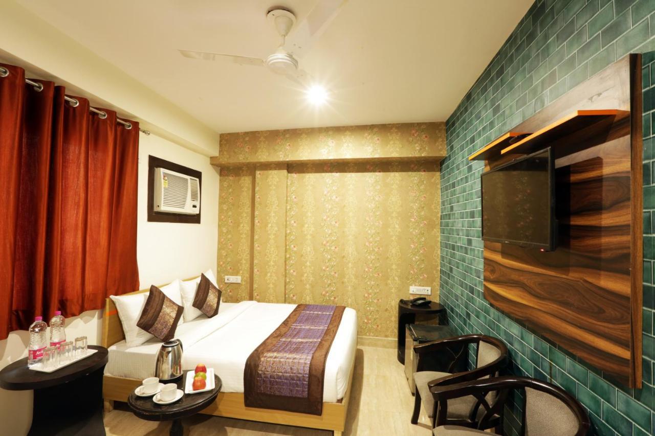 Hotel Ark Wood At Airport Nuova Delhi Esterno foto