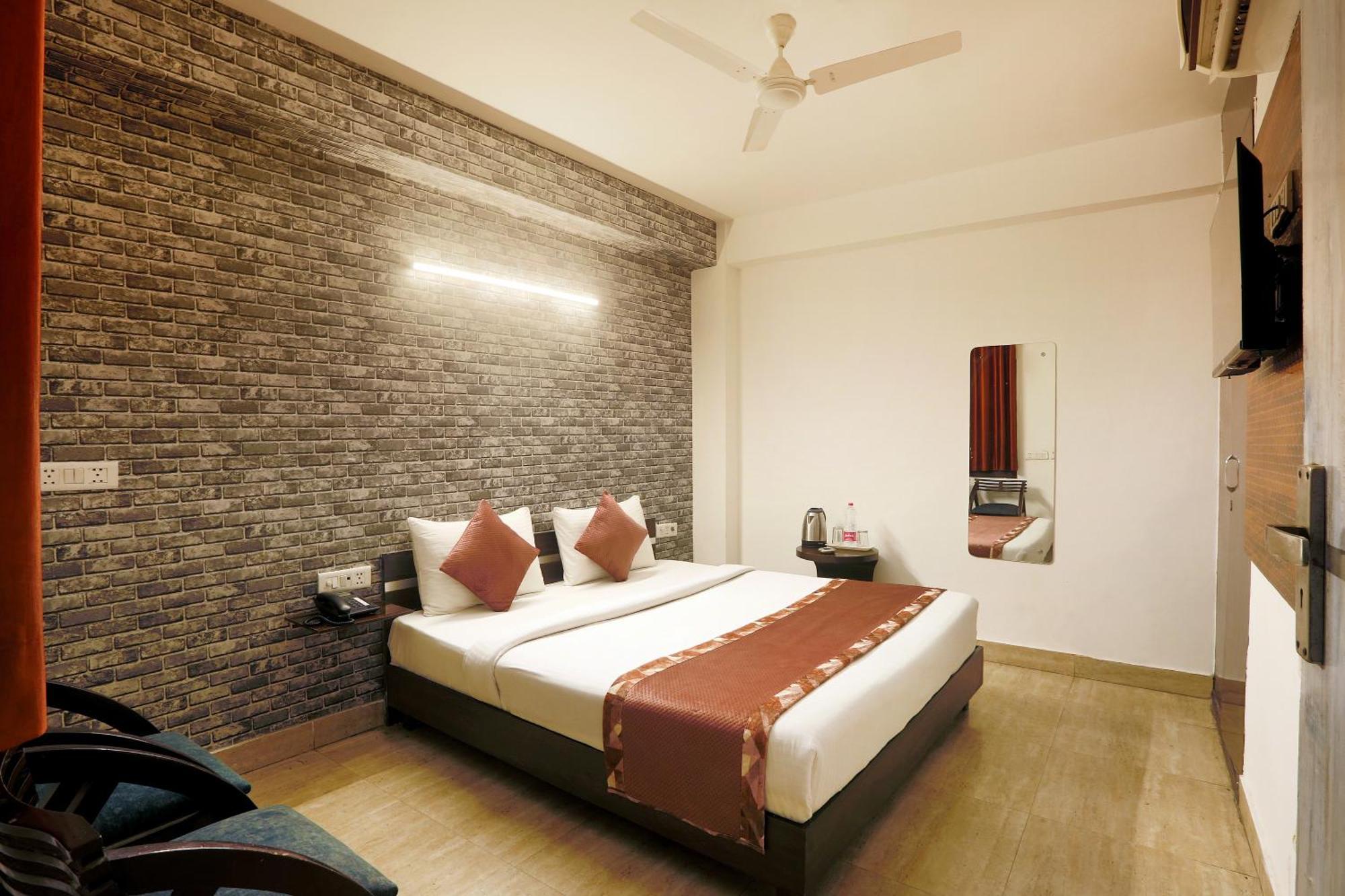 Hotel Ark Wood At Airport Nuova Delhi Esterno foto