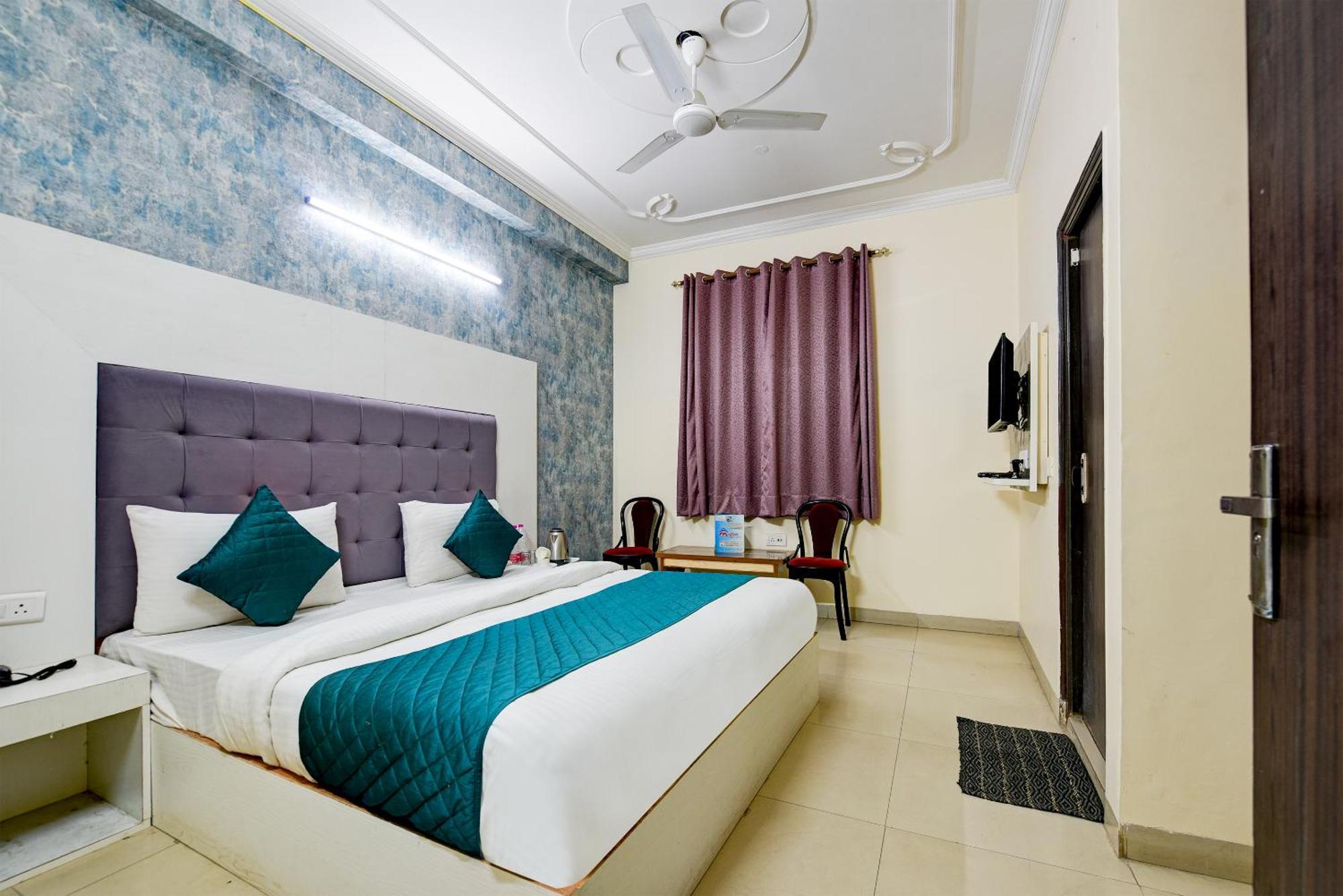 Hotel Ark Wood At Airport Nuova Delhi Esterno foto