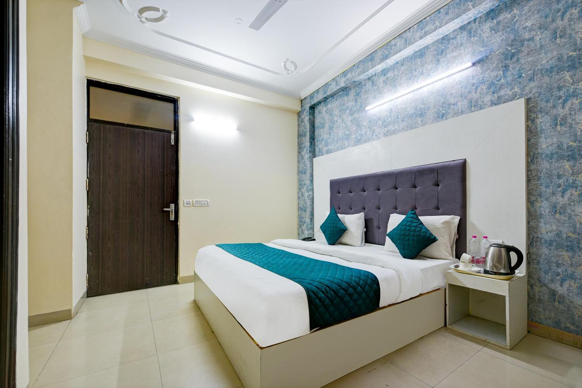 Hotel Ark Wood At Airport Nuova Delhi Esterno foto
