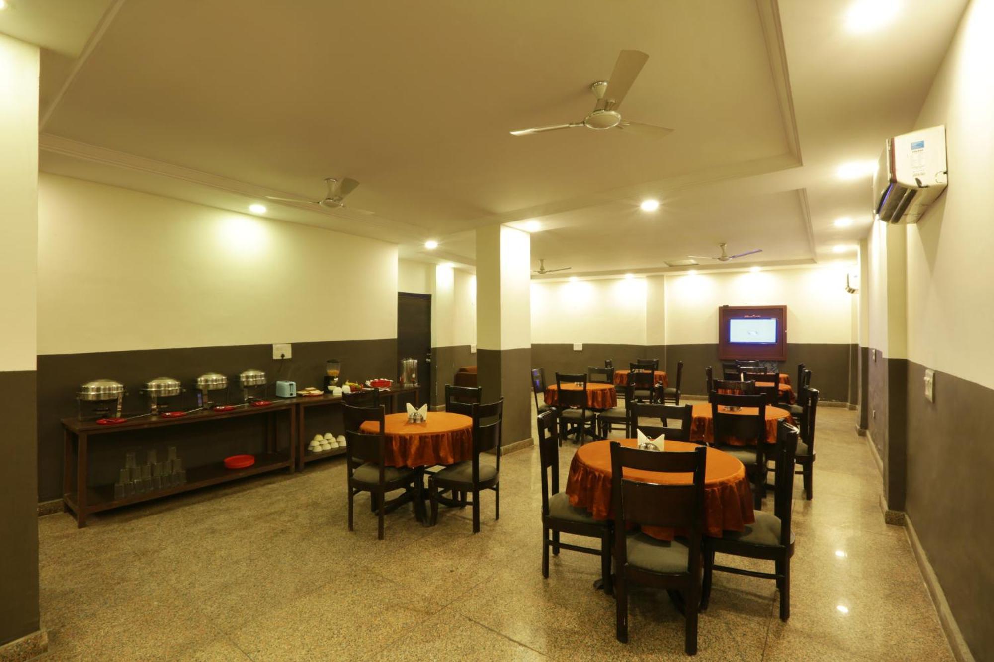Hotel Ark Wood At Airport Nuova Delhi Esterno foto