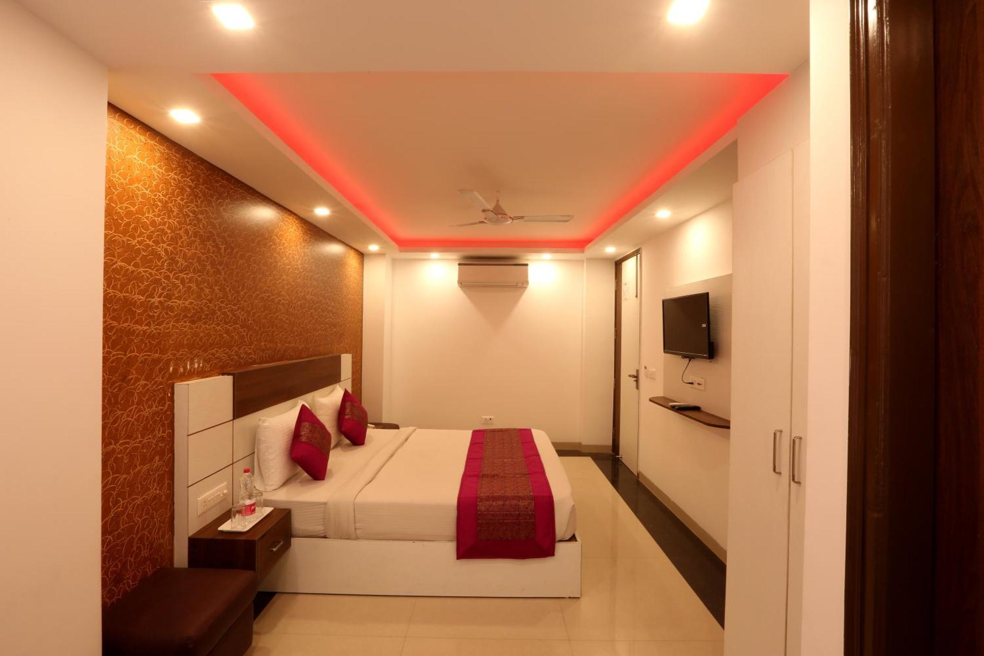 Hotel Ark Wood At Airport Nuova Delhi Esterno foto