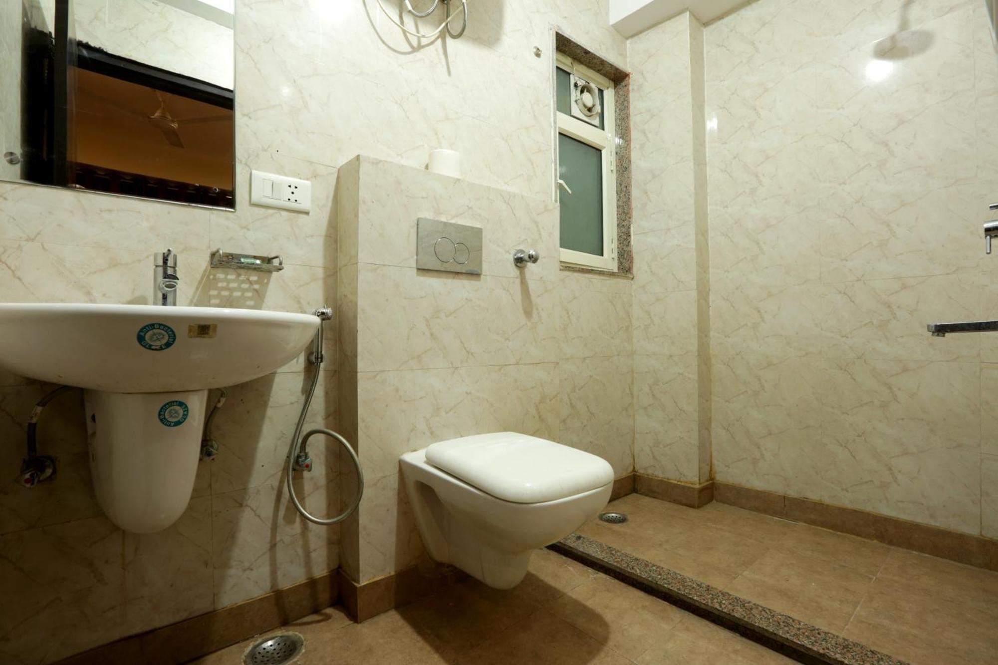 Hotel Ark Wood At Airport Nuova Delhi Esterno foto