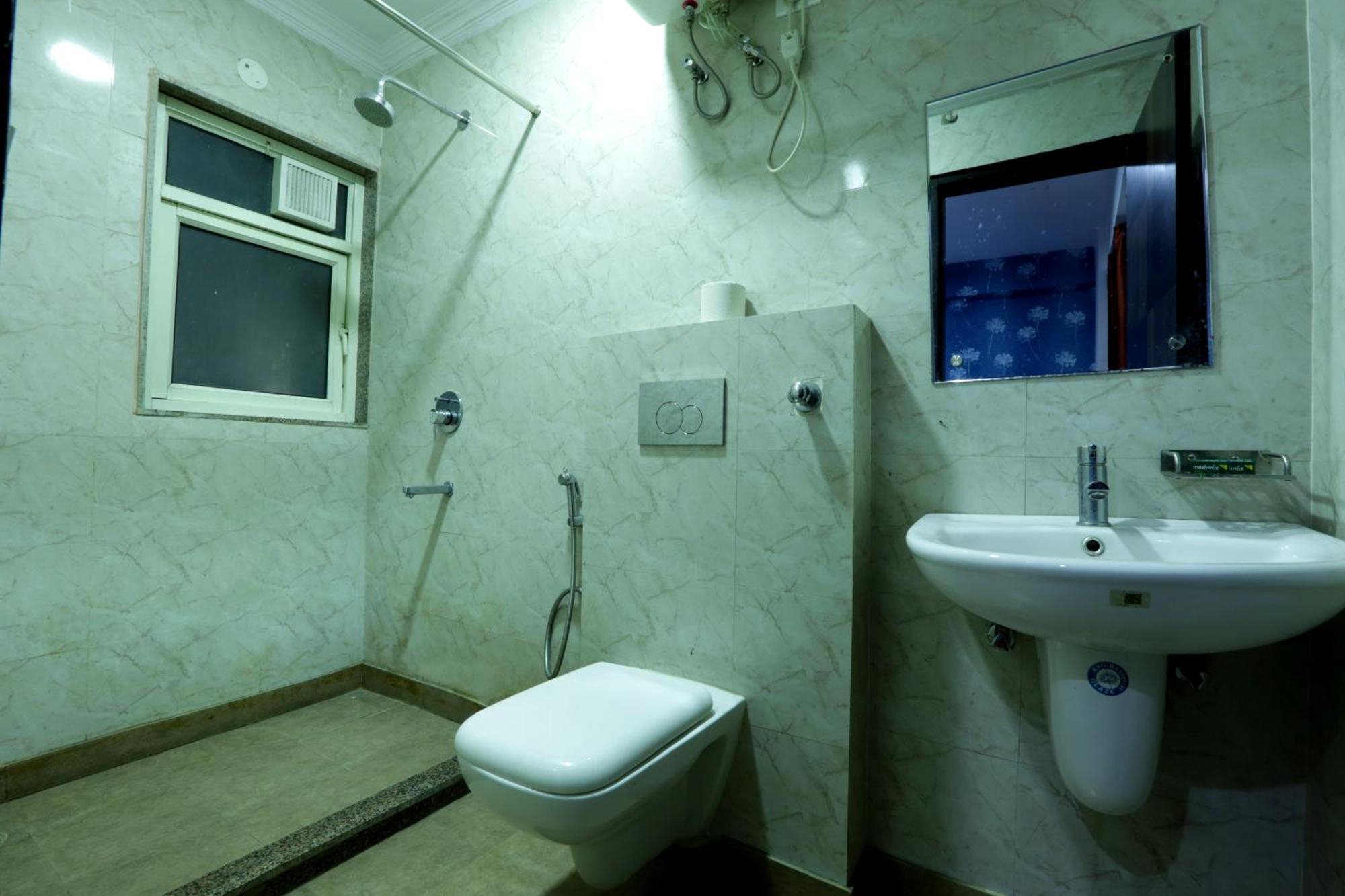 Hotel Ark Wood At Airport Nuova Delhi Esterno foto